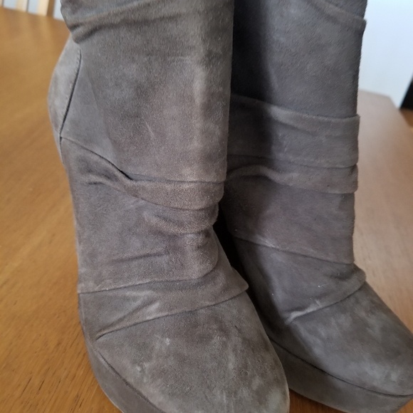 Shoes - Picture 3 of 3